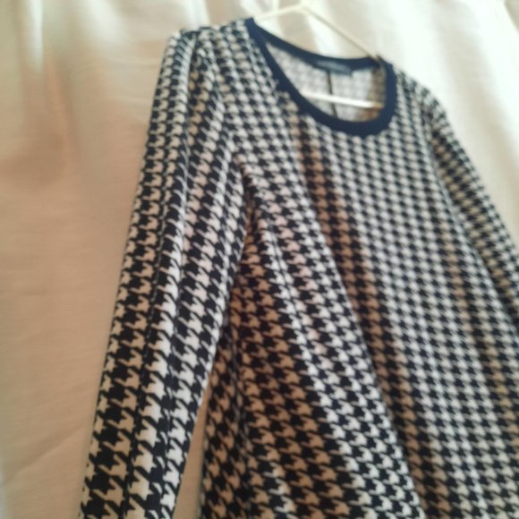 Black & White Pattern Sweater  *BOGO* - Picture 4 of 6